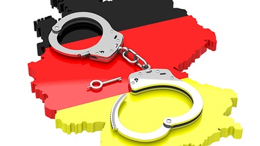 Handschellen auf Deutschlandkarte | Bild: colourbox.com