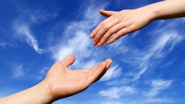 Vergebung: Sich die Hände reichen | Bild: colourbox.com