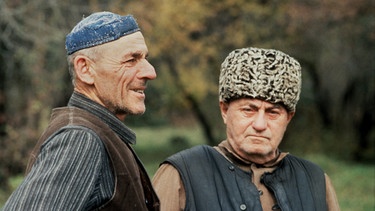 Zwei ältere tschetschenische Männer im nördlichen Kaukasus | Bild: picture-alliance/dpa