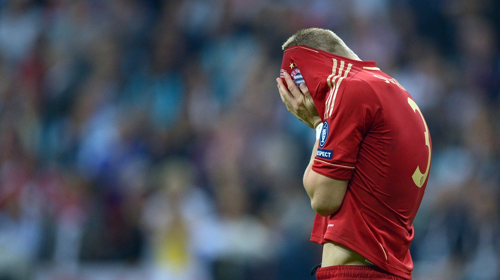 Bastian Schweinsteiger weint | Bild: picture-alliance/dpa