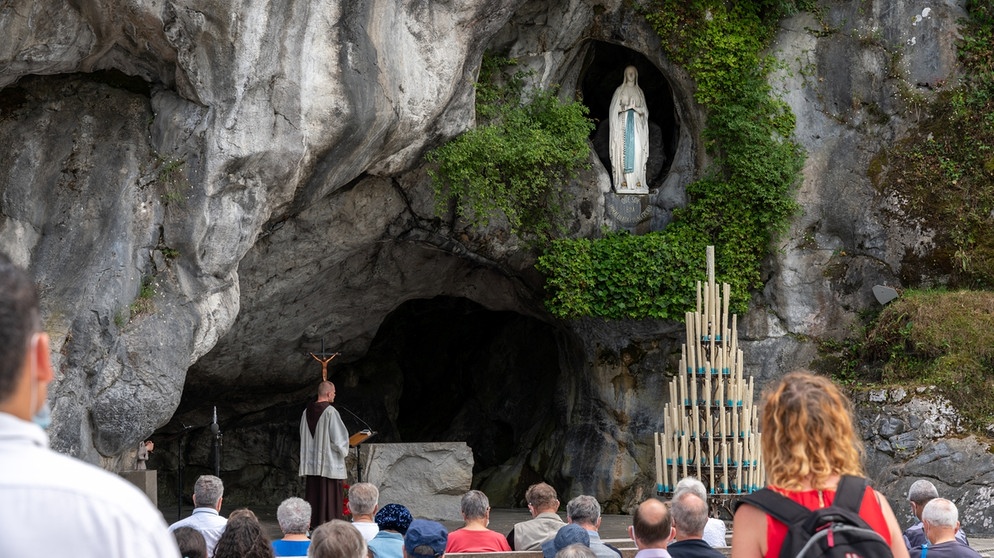 Symbolbild Wunder - Mariengrotte in Lourdes  | Bild: colourbox.com