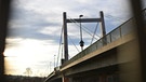 Mainbrücken - Der Bau der Brücke begann im Jahr 1990, die Einweihung erfolgte am 3. Oktober 1992, dem Tag der Deutschen Einheit. | Bild: Magnus Wobser