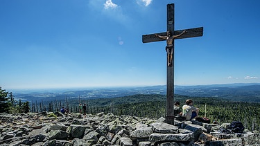 Blick vom 1373 Meter Hohen Gipfel des Lusen in den Bayerischen Wald | Bild: picture-alliance/dpa