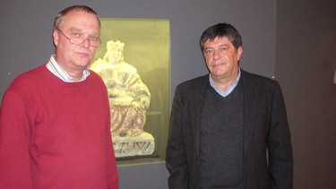 Dr. Jörg-Peter Niemeier und Nikolaus Arndt in den Räumen der Sonderausstellung | Bild: BR