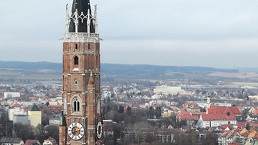 Blick auf den Turm der Basilika Sankt Martin und Landshut | Bild: picture-alliance/dpa 