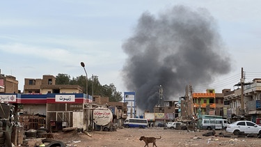 A view of streets as clashes continue between the Sudanese Armed Forces and the paramilitary Rapid Support Forces (RSF) despite the agreement on cease fire in Khartoum, Sudan on April 30, 2023.  | Bild: picture alliance / AA | Omer Erdem