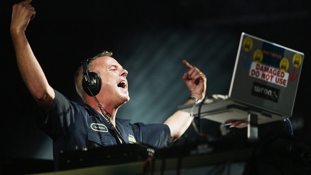 Der britische DJ Fatboy Slim, im Jahr 2009 auf dem Paleo Festival in der Schweiz | Bild: picture-alliance/ dpa | Maxppp - Benjamin Lemaire