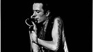 Joe Strummer, Punkrockmusiker und Frontman von The Clash, im Jahr 2006 im Film „Joe Strummer“ von Julien Temple | Bild: picture-alliance/ dpa | dpa-Film Neue Vision Filmverleih