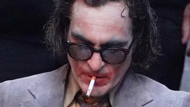 Joaquin Phoenix am Set der Dreharbeiten zum zweiten Joker-Film | Bild: picture alliance / Everett Collection | Kristin Callahan/Everett Collection