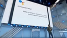 Google-Chef Sundar Pichai demonstriert Google Duplex auf der Bühne | Bild: picture-alliance/dpa