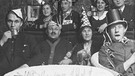 Gruppenbild einer privaten Silvesterfeier 1931. | Bild: picture alliance / akg-images