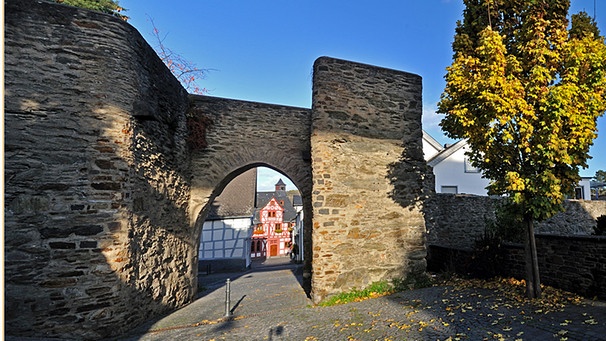 Historische Stadtmauer Rhens, Blick durchs Viehtor | Bild: Wolfgang Vogt