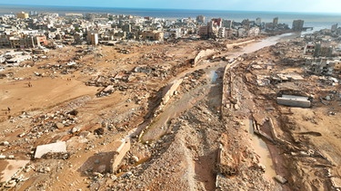 Die verwüstete Hafenstadt Darna nach dem verheerenden Unwetter in Libyen | Bild: picture-alliance/dpa
