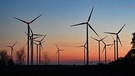Symbobild Windenergie: Abendrot über einem Windpark in Brandenburg | Bild: picture-alliance/dpa