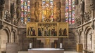 Ansicht von Altar und Glasfenster in der Nürnberger Stadtpfarrkirche Unsere Liebe Frau  | Bild: dpa/picture alliance
