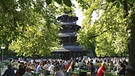 Biergarten am Chinesischen Turm in München | Bild: imago/Westend61