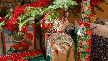 Geschenke unter dem Christbaum | Bild: colourbox.com