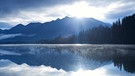 Spiegelung von Bergen im See | Bild: colourbox.com