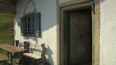 In einem Hochtal zwischen Vorderriß und der Jachenau steht die Luitpolder Alm, erbaut um 1840. | Bild: BR/Dieter Nothhaft
