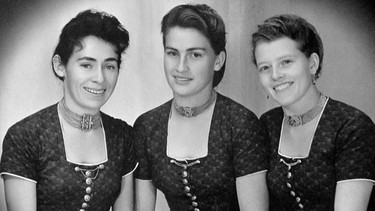Von links: Kathi Greinsberger, Rosi Prochazka und Fanny Bucher waren die Fischbachauer Sängerinnen. | Bild: BR/Arnd Frenger