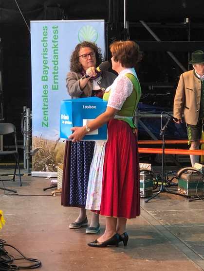 Evi Strehl mit Gerda Walser vom Landesverband Bauernhof- und Landurlaub Bayern | Bild: BR/Evi Strehl