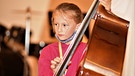 Volksmusik macht Schule: Die Instrumente passen genau für die Kinderhände | Bild: BR/Martin Wieland