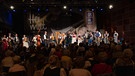 Alle Mitwirkenden auf der Bühne | Bild: Thomas Merk