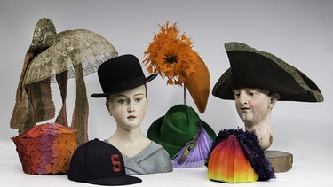 Verschiedene Hüte  | Bild: Bayerisches Nationalmuseum/Bastian Krack