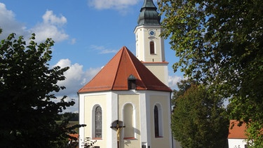 Kath. Pfarrkirche St. Erhard in Rainertshausen in der Hallertau in Niederbayern | Bild: Franz Zettl