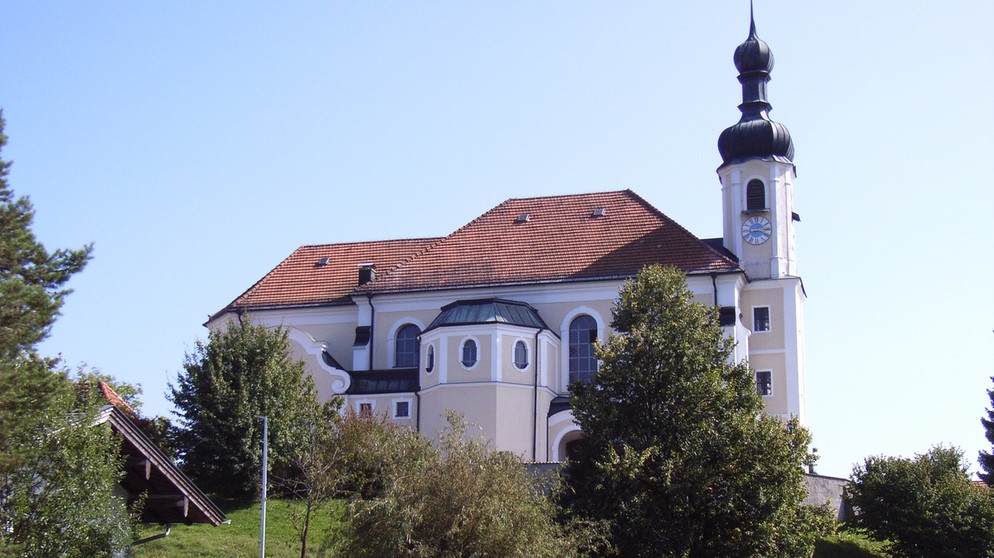 Kath. Pfarrkirche St. Johannes der Täufer in Breitbrunn am Chiemsee | Bild: Michael Mannhardt