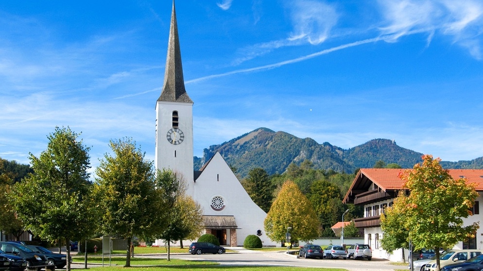 Kath. Pfarrkirche zum Heiligen Blut in Marquartstein  | Bild: Gemeinde Marquartstein