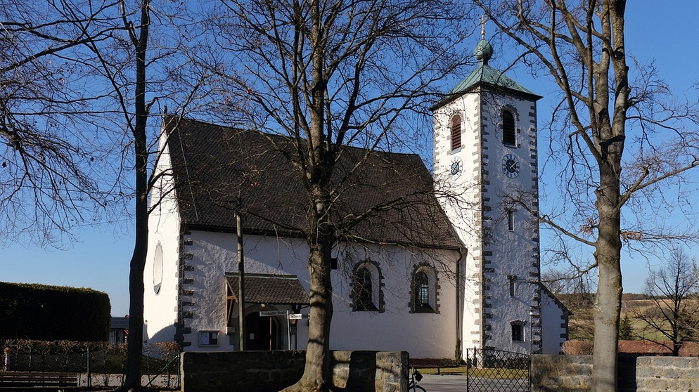 Kath. Filialkirche St. Peter und Paul in Obertrübenbach in der Oberpfalz | Bild: Armin Reinsch