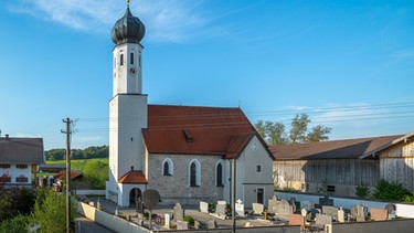 Kath. Filialkirche St. Jakobus d. Ä. in Piesenkam in Oberbayern | Bild: Josef Gast