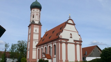 Pfarrkirche Mariä Himmelfahrt in Oberostendorf | Bild: Rita Nett