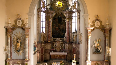 Kath. Pfarrkirche St. Walburga und St. Georg in Allersheim in Unterfranken | Bild: Peter K. Photo