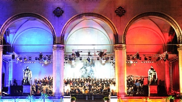 Tricolore für Gedenken an Nizza bei Klassik am Odeonsplatz 2016 | Bild: © Goran Nitschke
