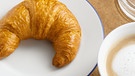 Croissant und Cappuccino | Bild: Image Source