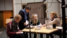Im Studio - Journalisten mit Eva Demmelhuber | Bild: Astrid Ackermann