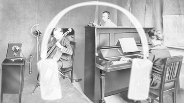 Eine Pianistin und ein Cellist nehmen Musik in einem historischen Radiostudio Anfang der 20er Jahre auf. | Bild: © DRA - Deutsches Rundfunkarchiv / Montage: Werner Bleisteiner