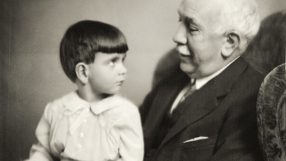 Der deutsche Komponist Richard Strauss mit seinem Enkel. Photographie. Wien. 1929 | Bild: picture-alliance/dpa