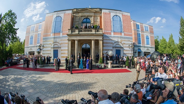 Bayreuther Festspiele 2013 - Prominente auf dem Roten Teppich | Bild: picture-alliance/dpa