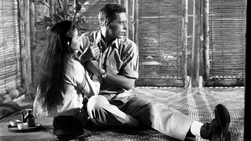 France Nuyen und John Kerr im Film South Pacific (1958) | Bild: picture-alliance/dpa