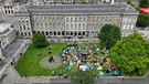 Israel-Hamas conflict. Students taking part in an encampment protest over the Gaza conflict on the grounds of Trinity College in Dublin. Picture date: Wednesday May 8, 2024.  | Bild: picture alliance / empics | Niall Carson