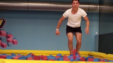 Trampolin springen für Erwachsene | Bild: BR/Henrike Busch