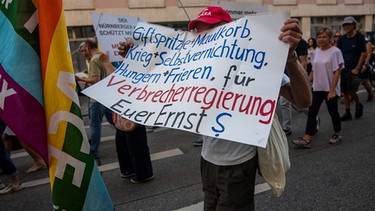 Kommt ein heißer Herbst? Rechtsradikale versuchen sich Proteste zunutze zu machen.  | Bild: BR / Robert Andreasch