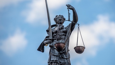 Symbolbild der Justitia | Bild: BR/Philipp Kimmelzwinger