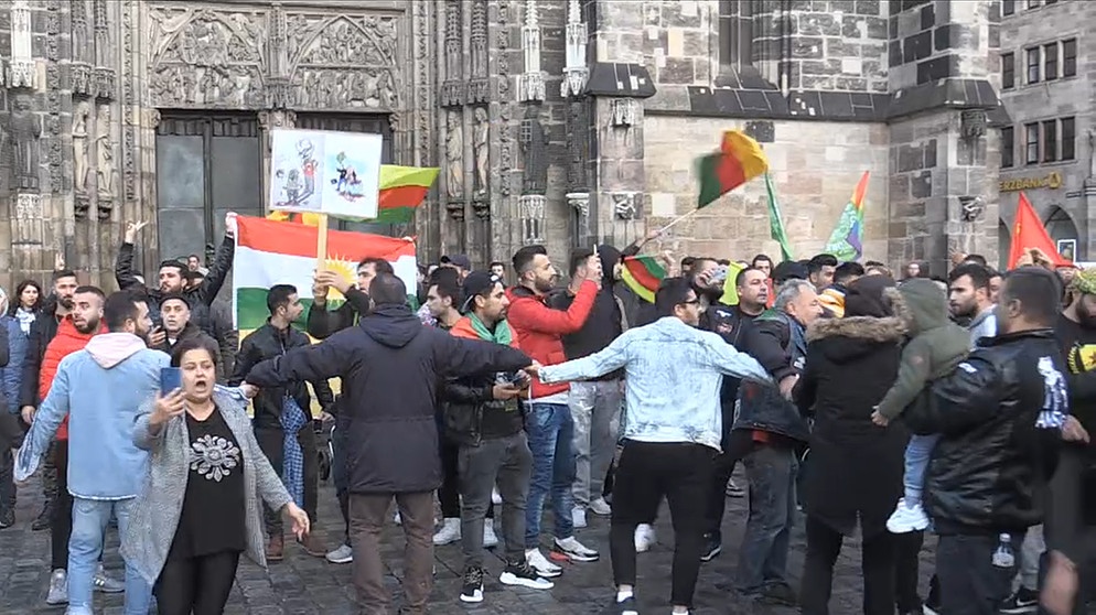 Wie viel politische Engagement ist Kurden in Deutschland erlaubt? | Bild: BR