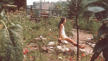 Liz Cristy in einem Gemeinschaftsgarten, New York City, 1970er Jahre  | Bild: Donald Loggins