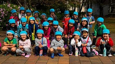 Grundschulkinder in Nagasaki, Japan | Bild: picture alliance / imageBROKER | Michael Runkel