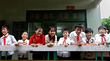 Schulkinder in Vietnam | Bild: picture alliance / imageBROKER | Joachim E. Röttgers